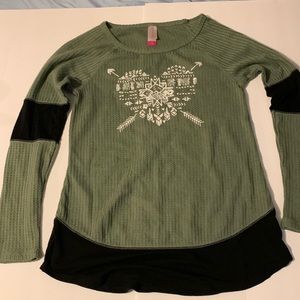 No Boundaries Ling Sleeve Shirt